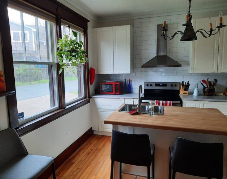 3 Banook Avenue, Dartmouth, Nova Scotia B3A 2L3 Canada
