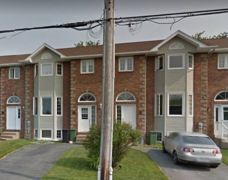 18 Russell Lake Drive, Dartmouth, Nova Scotia B2W 6E7 Canada