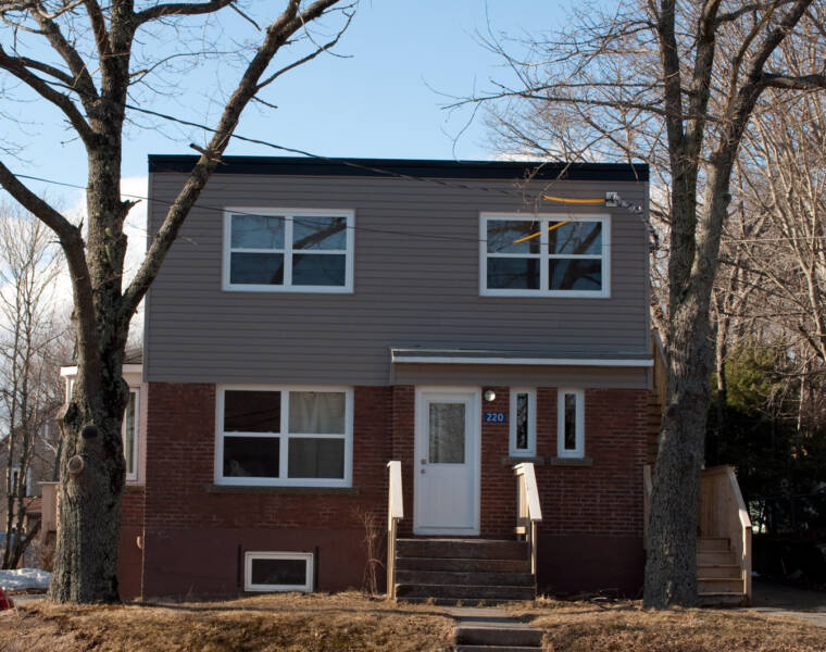 2/220 Prince Arthur, Dartmouth, Nova Scotia B2Y 3K3 Canada