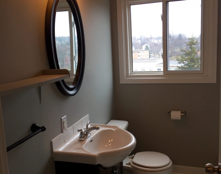 Main Floor/4 Rodney Road, Dartmouth, Nova Scotia B2Y 3V4 Canada