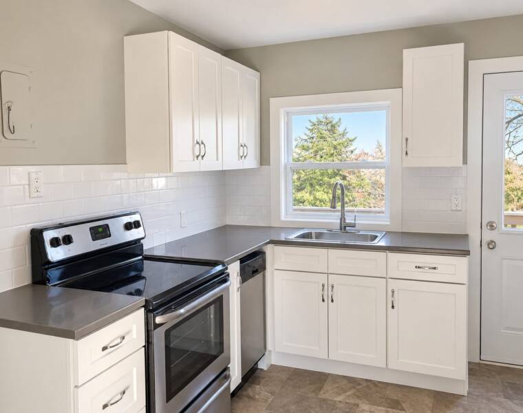 5/220 Prince Arthur, Dartmouth, Nova Scotia B2Y 3K3 Canada