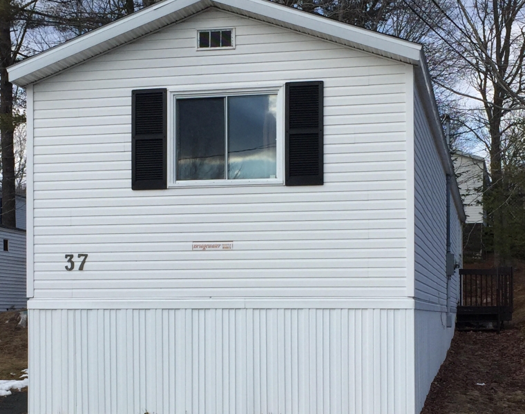 37 Spring Crescent, Bridgewater, Nova Scotia B4V 3G3 Canada