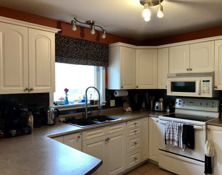 32 Chinook Court, Dartmouth, Nova Scotia B3A 4Y4 Canada