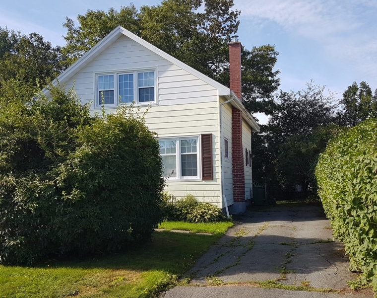 2 Milverton Road, Dartmouth, Nova Scotia B2Y 3T4 Canada