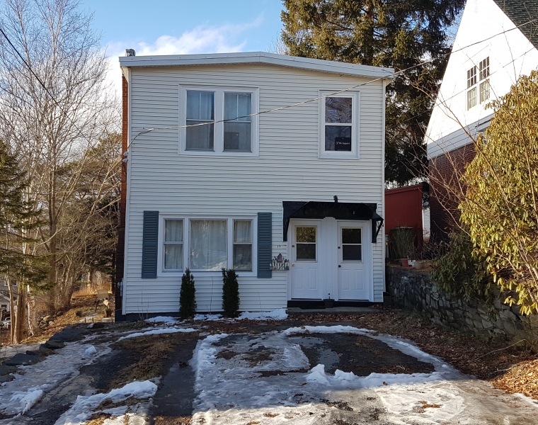 17 MacKay Street, Dartmouth, Nova Scotia B2Y 1R3 Canada