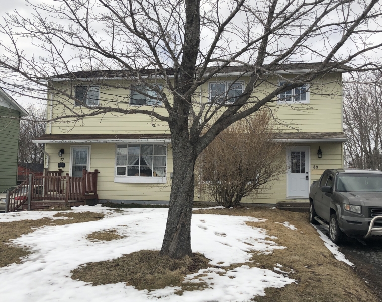39 Brompton Avenue, Dartmouth, Nova Scotia B2W 4M5 Canada