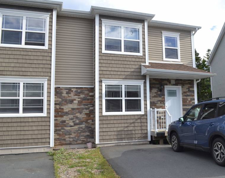 32 Chelmsford Place, Halifax, Nova Scotia B3M 4R2 Canada