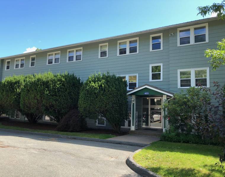 4/403 Shore Drive, Bedford, Nova Scotia B4A 2E9 Canada