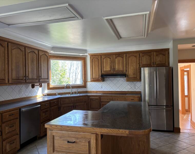 44 View Street, Dartmouth, Nova Scotia B2Y 3B1 Canada