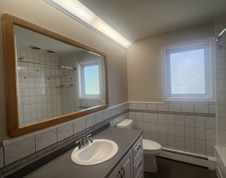 44 View Street, Dartmouth, Nova Scotia B2Y 3B1 Canada