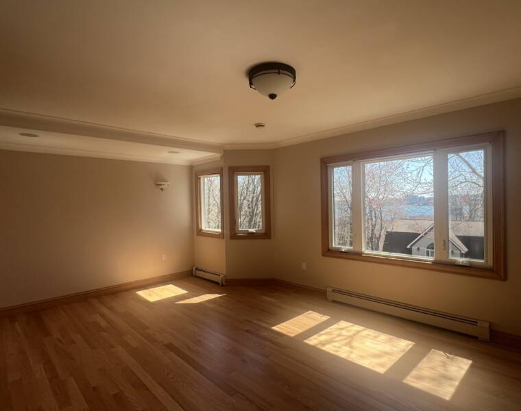 44 View Street, Dartmouth, Nova Scotia B2Y 3B1 Canada
