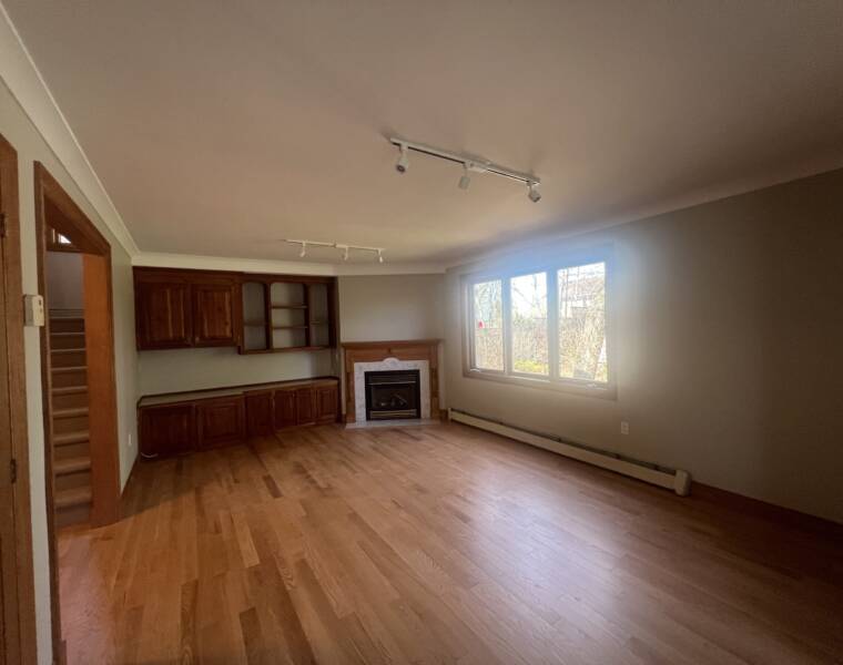 44 View Street, Dartmouth, Nova Scotia B2Y 3B1 Canada