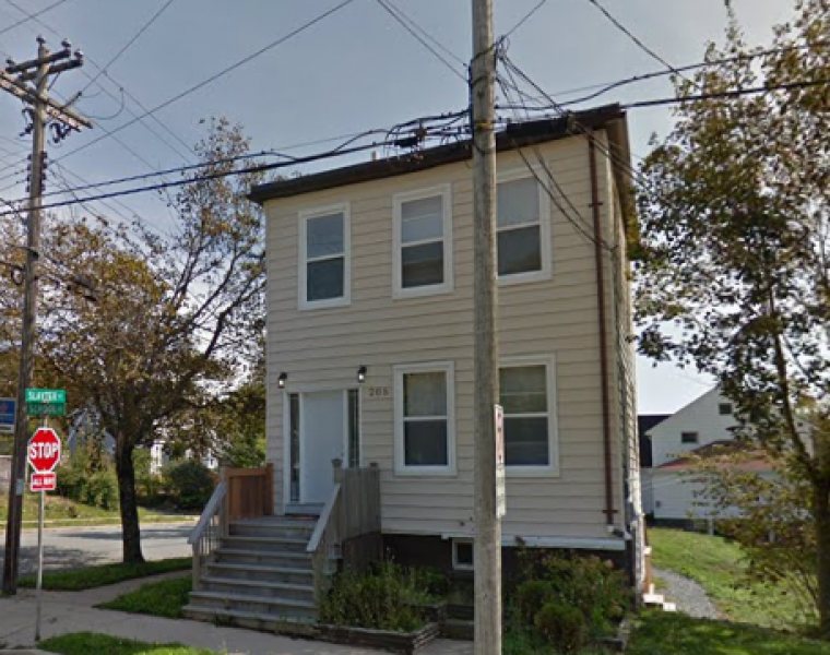 Middle/208 School Street, Dartmouth, Nova Scotia B3A 2Y2 Canada