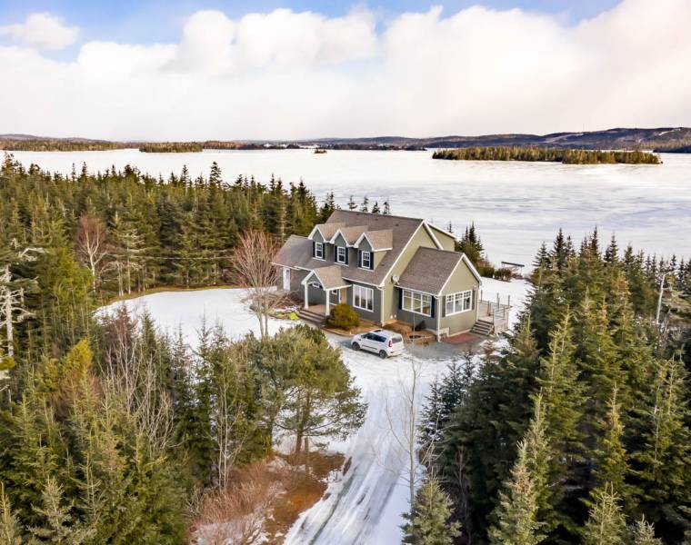 88 Inverary Point Lane, Porter's Lake, Nova Scotia B3E 1N4 Canada