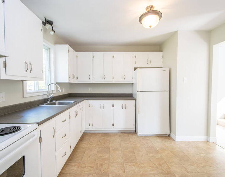 84 Pondicherry Crescent, Dartmouth, Nova Scotia B2W 5C5 Canada