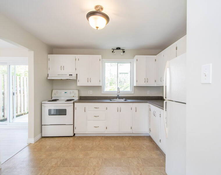 84 Pondicherry Crescent, Dartmouth, Nova Scotia B2W 5C5 Canada
