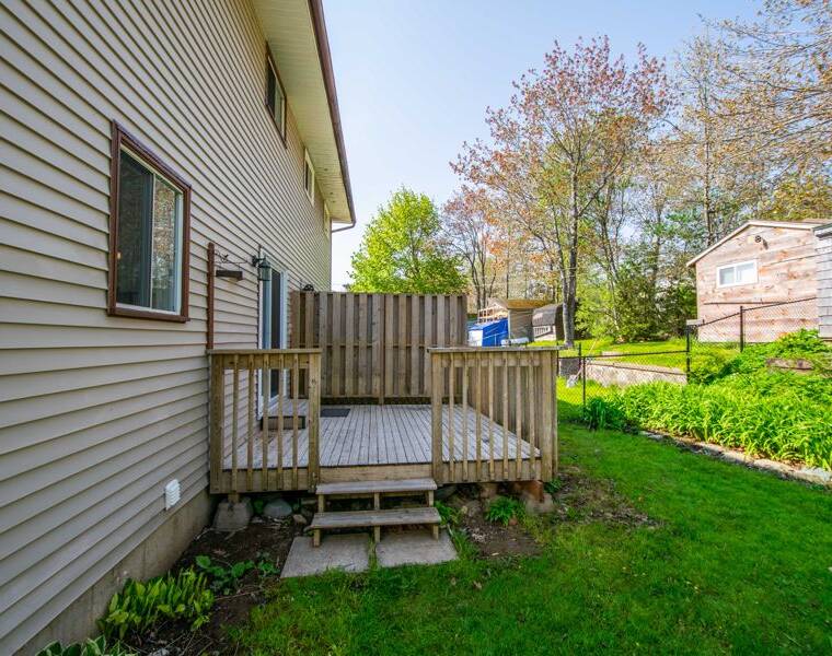 84 Pondicherry Crescent, Dartmouth, Nova Scotia B2W 5C5 Canada