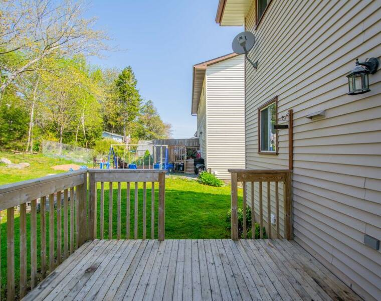 84 Pondicherry Crescent, Dartmouth, Nova Scotia B2W 5C5 Canada