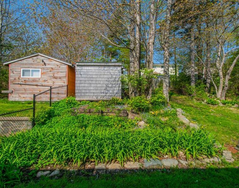 84 Pondicherry Crescent, Dartmouth, Nova Scotia B2W 5C5 Canada