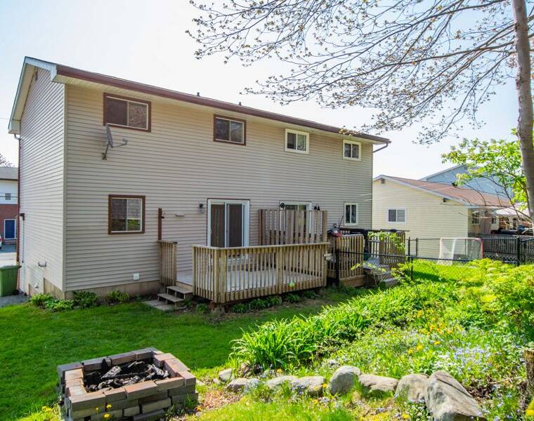 84 Pondicherry Crescent, Dartmouth, Nova Scotia B2W 5C5 Canada