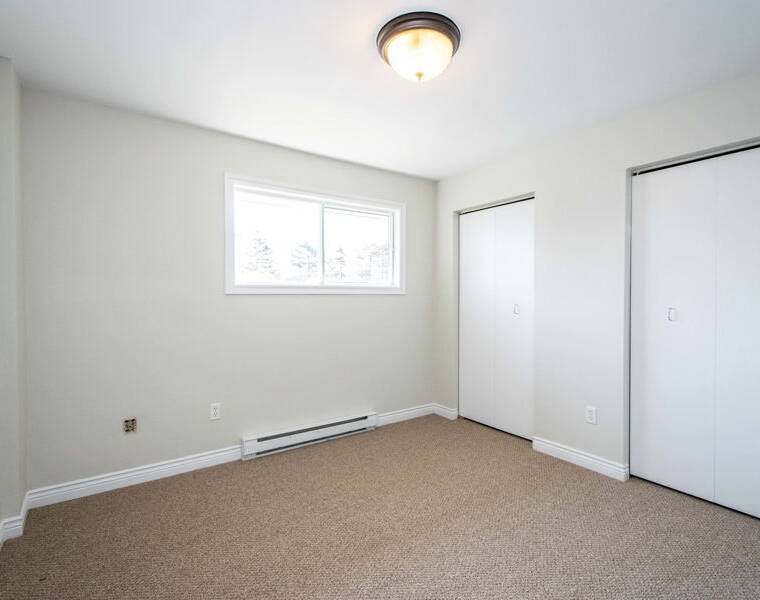 84 Pondicherry Crescent, Dartmouth, Nova Scotia B2W 5C5 Canada