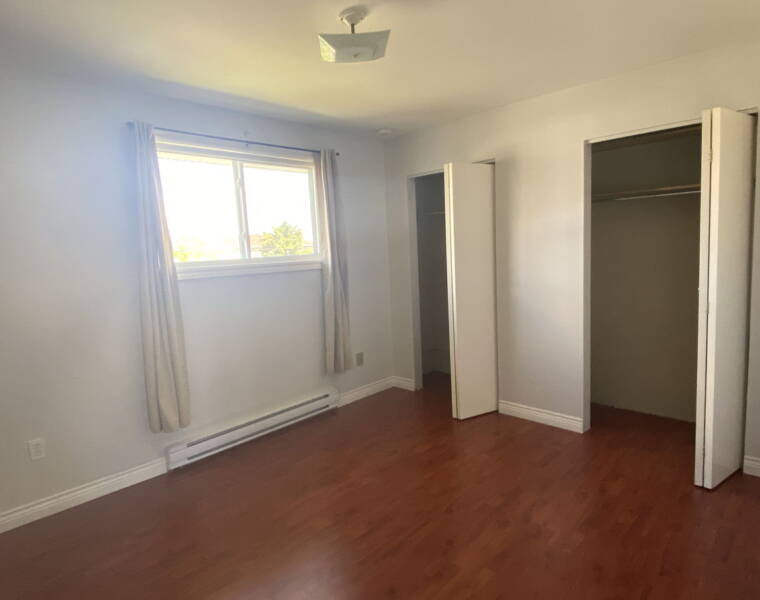 25 Linden Court, Dartmouth, Nova Scotia B2W 4X2 Canada