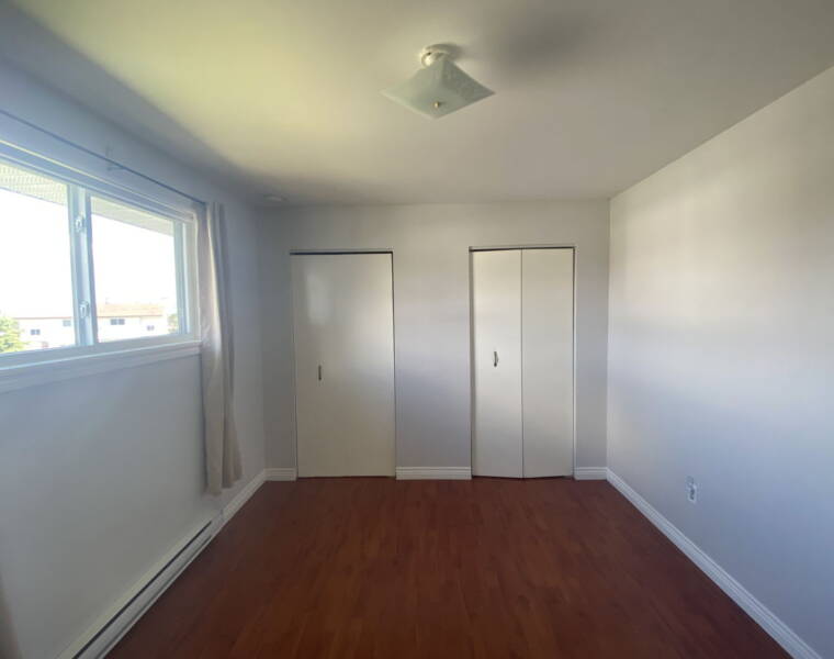25 Linden Court, Dartmouth, Nova Scotia B2W 4X2 Canada