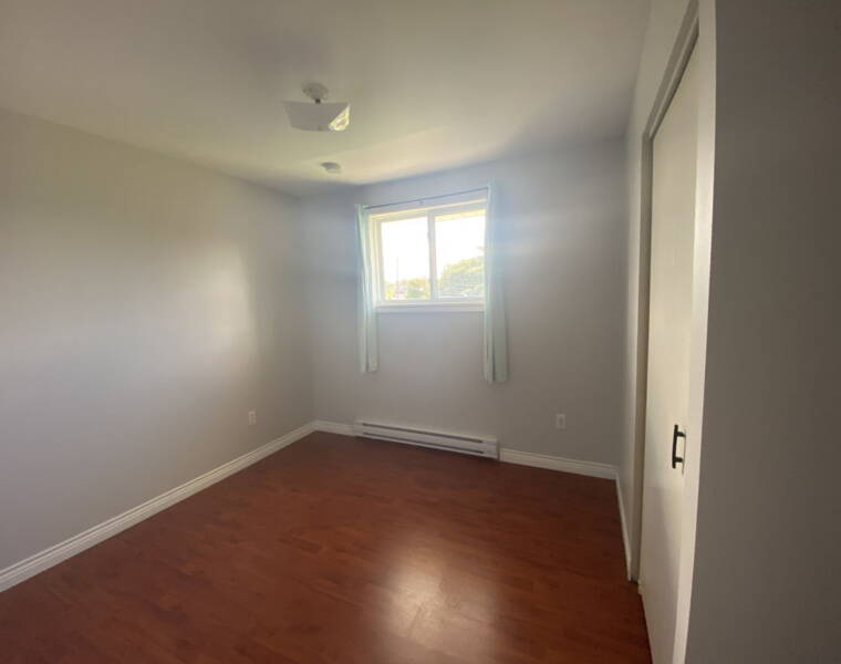 25 Linden Court, Dartmouth, Nova Scotia B2W 4X2 Canada