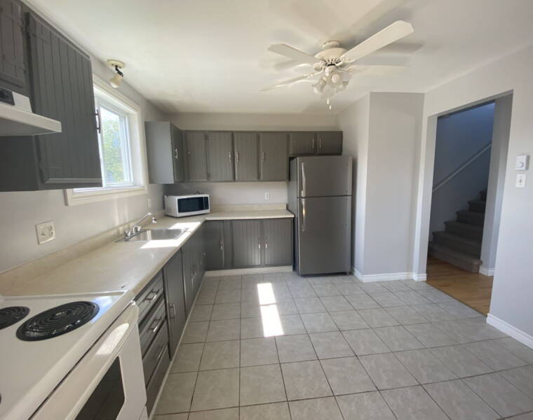 25 Linden Court, Dartmouth, Nova Scotia B2W 4X2 Canada