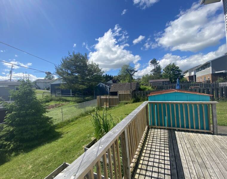 25 Linden Court, Dartmouth, Nova Scotia B2W 4X2 Canada