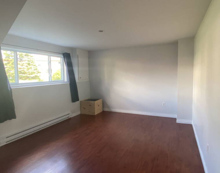 25 Linden Court, Dartmouth, Nova Scotia B2W 4X2 Canada