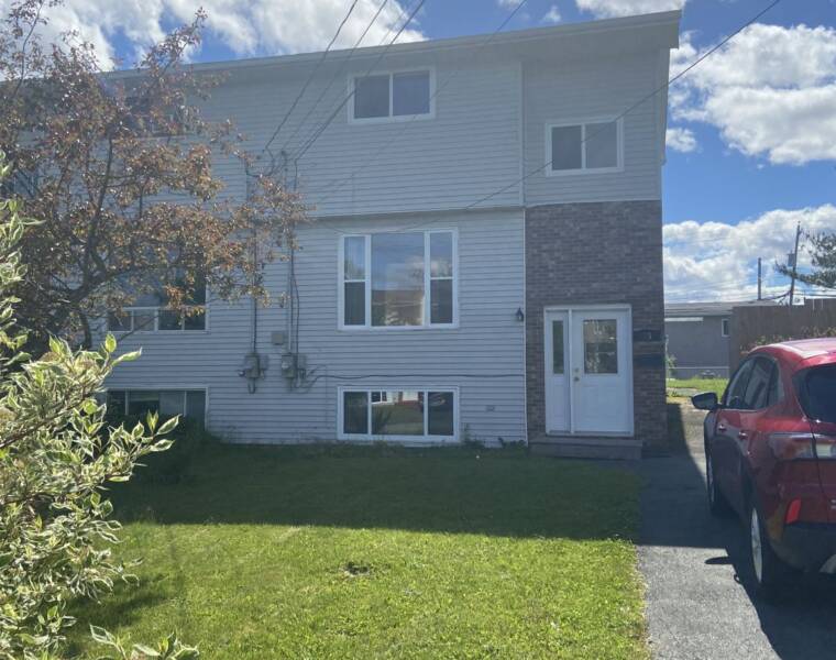 25 Linden Court, Dartmouth, Nova Scotia B2W 4X2 Canada