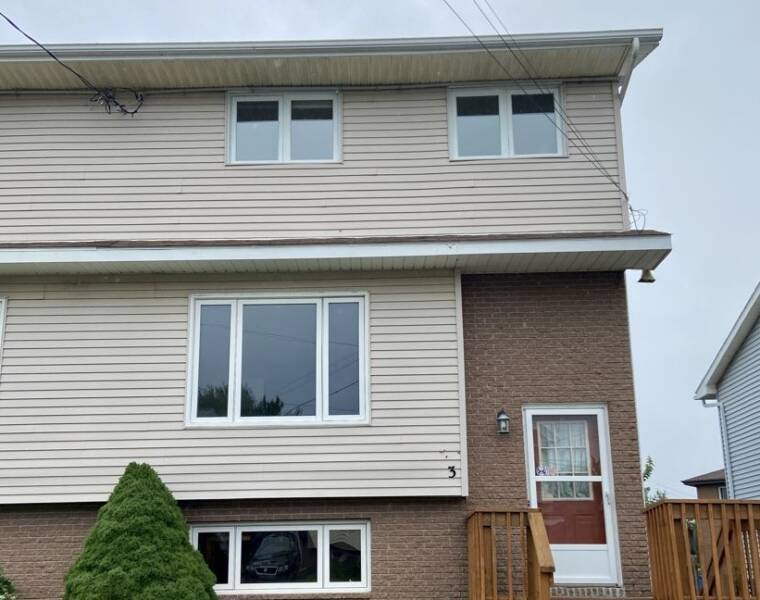 3 Oakwood Court, Dartmouth, Nova Scotia B2W 5P8 Canada