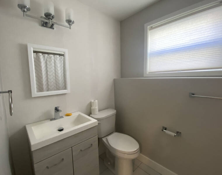 206 Albro Lake Road, Dartmouth, Nova Scotia B3A 3Z2 Canada
