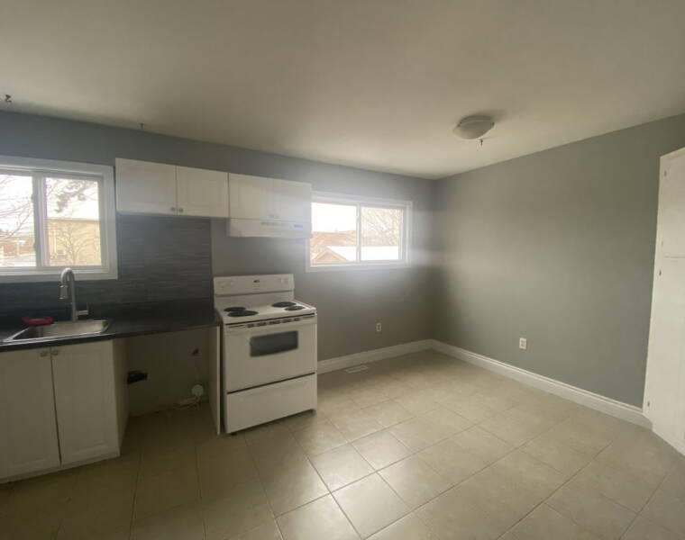 14 Armbro Lane, Dartmouth, Nova Scotia B2V 1N8 Canada