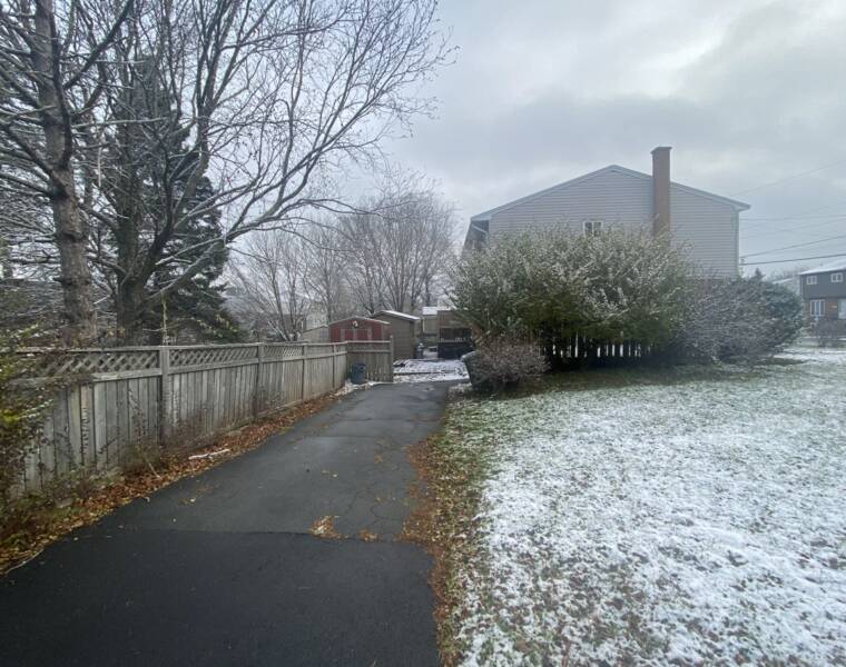 14 Armbro Lane, Dartmouth, Nova Scotia B2V 1N8 Canada