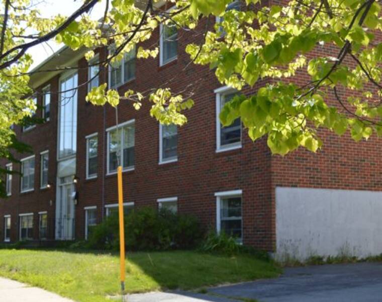 8/10 Mitchell St, Dartmouth, Nova Scotia B3A 3C9 Canada