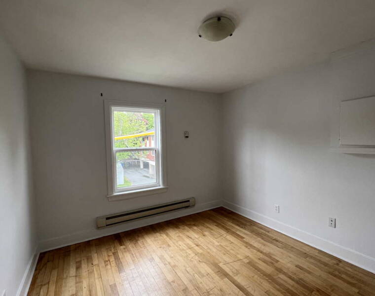 Upper/46 Rufus Avenue, Halifax, Nova Scotia B3N 2L7 Canada