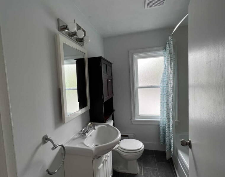 Upper/46 Rufus Avenue, Halifax, Nova Scotia B3N 2L7 Canada