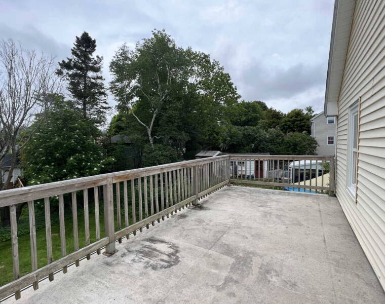 Upper/46 Rufus Avenue, Halifax, Nova Scotia B3N 2L7 Canada