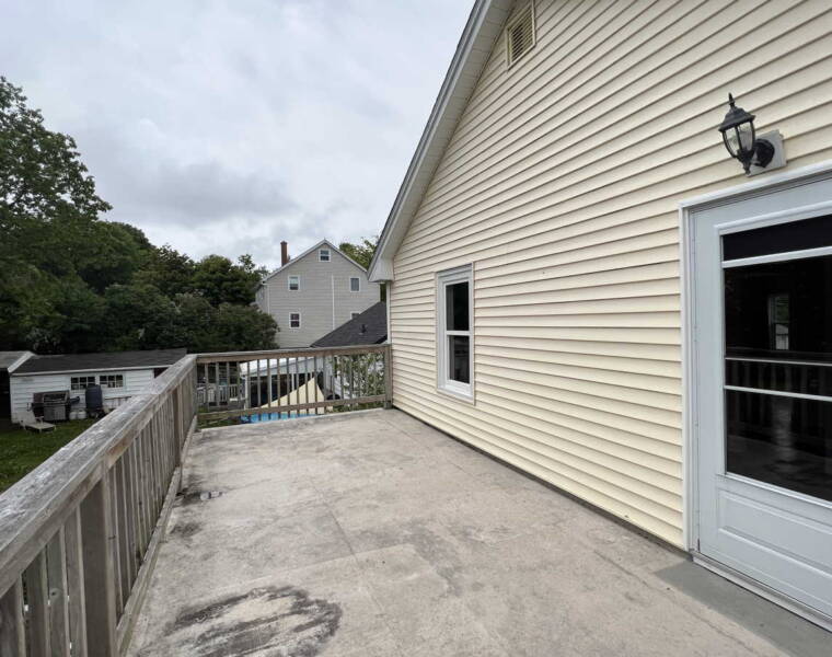 Upper/46 Rufus Avenue, Halifax, Nova Scotia B3N 2L7 Canada