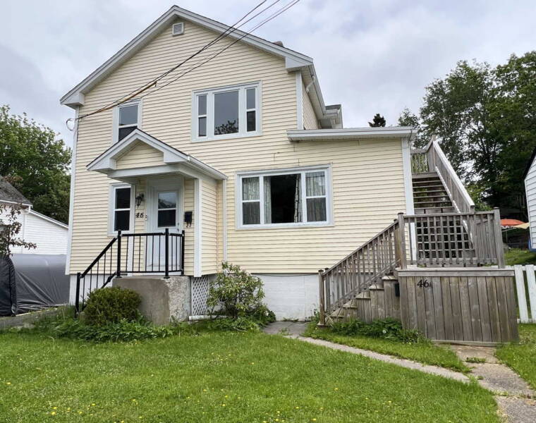 Upper/46 Rufus Avenue, Halifax, Nova Scotia B3N 2L7 Canada