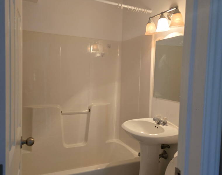 3/108 Albro Lake Road, Dartmouth, Nova Scotia B3A 3Y9 Canada