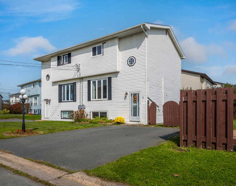 1 Chebucto Circle, Eastern Passage, Nova Scotia B3G 1E5 Canada