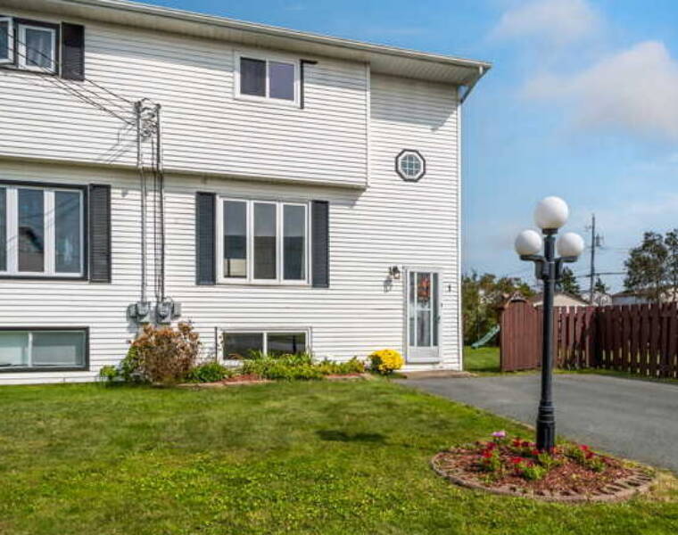 1 Chebucto Circle, Eastern Passage, Nova Scotia B3G 1E5 Canada