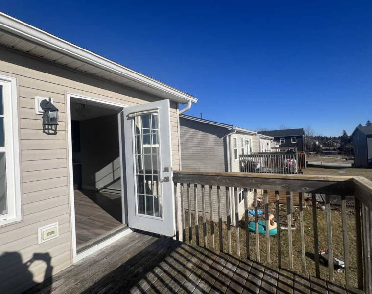 24 Fescue Court, Middle Sackville, Nova Scotia B4E 0L8 Canada