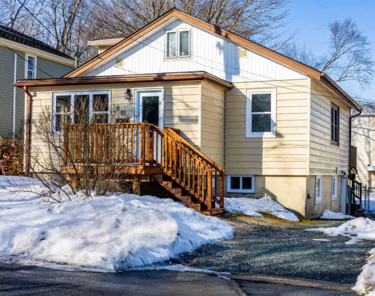 35 Rodney Road, Dartmouth, Nova Scotia B2Y 3V7 Canada