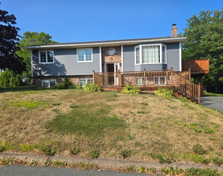 54 Roslyn Drive, Dartmouth, Nova Scotia B2W 5B1 Canada