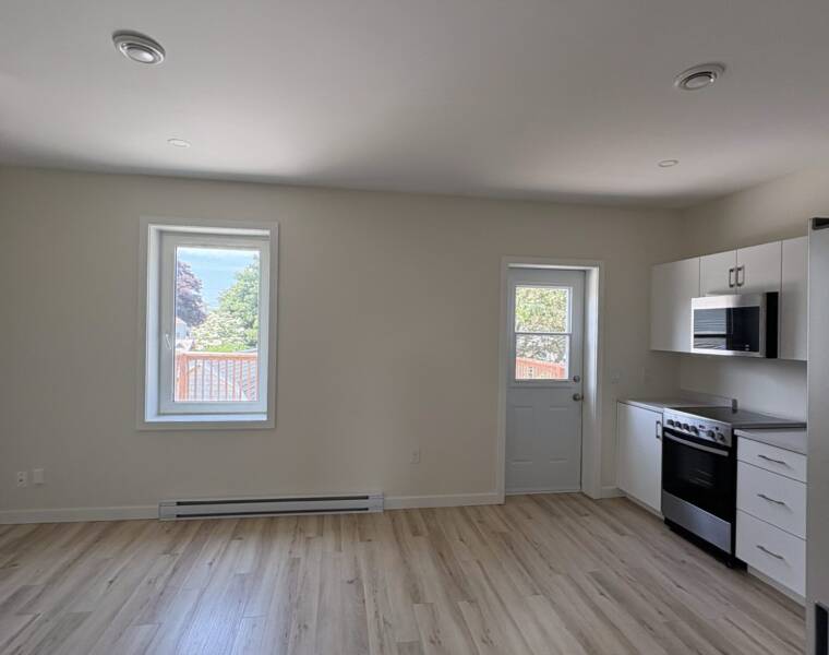 B/19 Elmwood Avenue, Dartmouth, Nova Scotia B3A 3E3 Canada