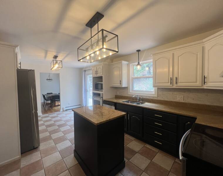 62 Union Street, Bedford, Nova Scotia B4A 2B5 Canada